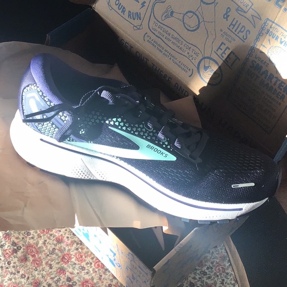 New listing! - ☝️one more available! - Brooks Ghost 👻 size 7.5 - Picture 1 of 8